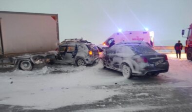 Kars’ın Susuz ilçesinde zincirleme trafik kazası: 4 yaralı