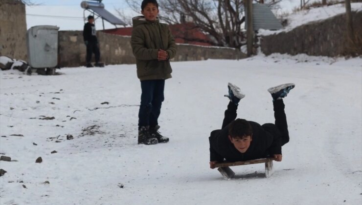 Kars’ta Olumsuz Hava Şartları Nedeniyle Eğitime Orta Verildi