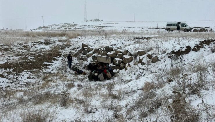 Kars’ta 24 sistemsiz göçmen menfezde yakalandı