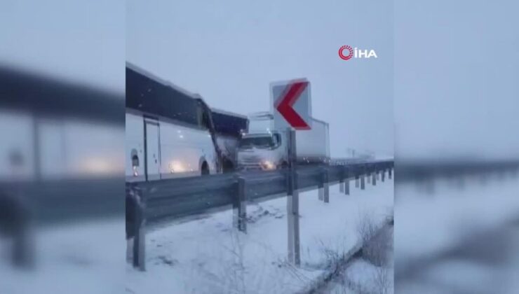 Kars’ta denetimden çıkan otobüs kaza yaptı: Meyyit ve yaralılar var