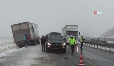 Kars’ta kar yağışı ve buzlanma nedeniyle meydana gelen kaza sonucu 2 kişi hayatını kaybetti
