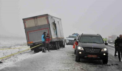 Kars’ta Zincirleme Trafik Kazasında 2 Kişi Hayatını Kaybetti