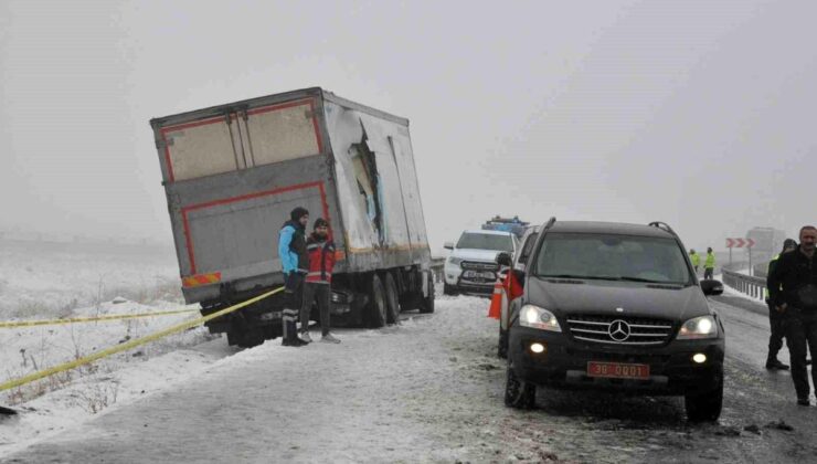 Kars’ta Zincirleme Trafik Kazasında 2 Kişi Hayatını Kaybetti