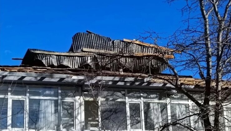 Kars’ın Kağızman ilçesinde şiddetli rüzgar hasara yol açtı