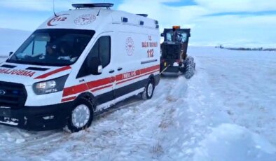 Kars’ta Ambulans Kara Saplandı, Hasta Hastaneye Ulaştırıldı