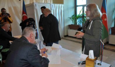 Kars’ta Azerbaycanlılar Cumhurbaşkanını Seçmek İçin Oy Kullanıyor