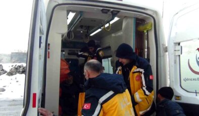 Kars’ta köylerde mahsur kalan 4 hasta gruplarca kurtarıldı