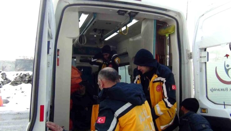 Kars’ta köylerde mahsur kalan 4 hasta gruplarca kurtarıldı